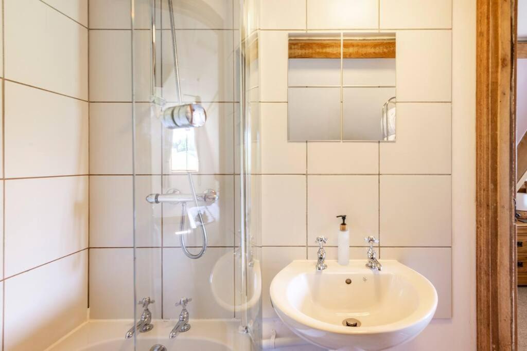 Beech Cottage, Spacious Rural Retreat Usk Luaran gambar