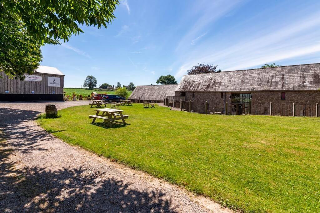 Beech Cottage, Spacious Rural Retreat Usk Luaran gambar